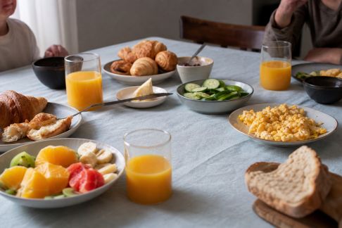 Préparer un brunch express : recettes simples pour un dimanche réussi