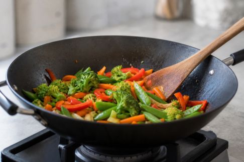 Comment réussir des woks rapides avec ce qu’on a sous la main