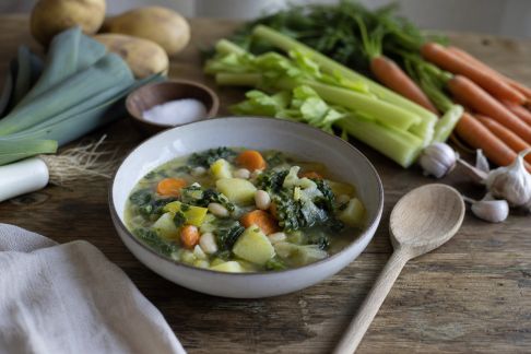 Comment préparer des soupes végétariennes complètes et savoureuses toute l’année