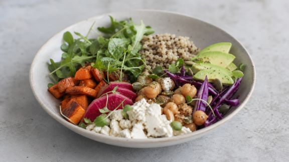 Composer une salade végétarienne complète et gourmande