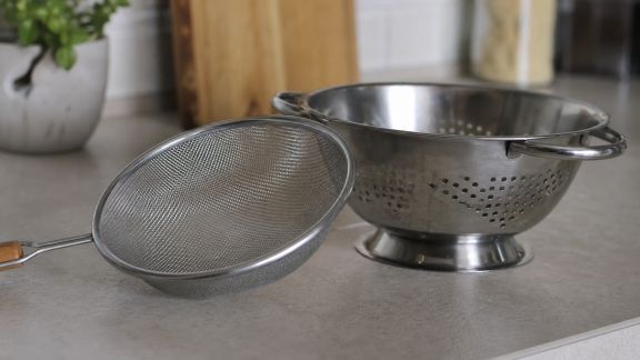 Tamis et passoires : comment bien les choisir selon vos recettes ?