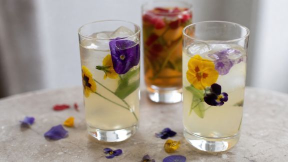 Utiliser les fleurs comestibles dans vos boissons : conseils et recettes créatives