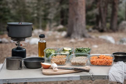 Batch cooking en camping : astuces pour cuisiner loin de chez soi