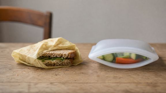 Abeilles ou silicone : que valent les emballages réutilisables pour conserver les aliments ?