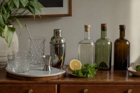Comment créer un bar à cocktails à la maison : organisation et idées pratiques