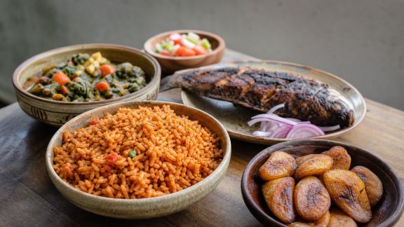 Saveurs d’Afrique de l’Ouest : les plats traditionnels à essayer à la maison