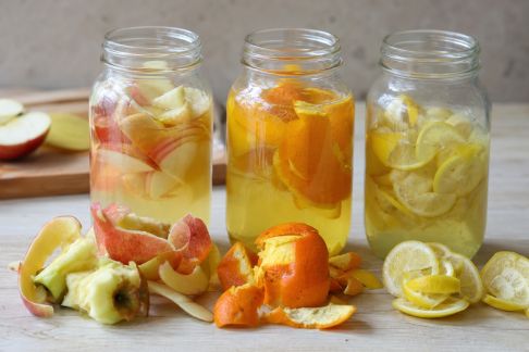 Zéro gaspi : comment réutiliser les restes de fruits dans vos boissons maison